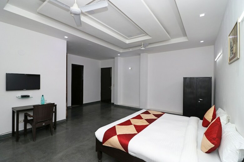 Oyo 11533 Hotel Green View