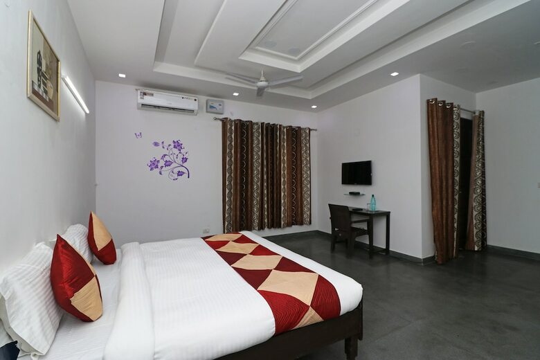 Oyo 11533 Hotel Green View