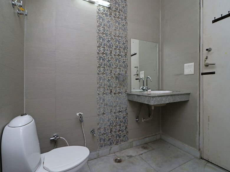 Oyo 11533 Hotel Green View