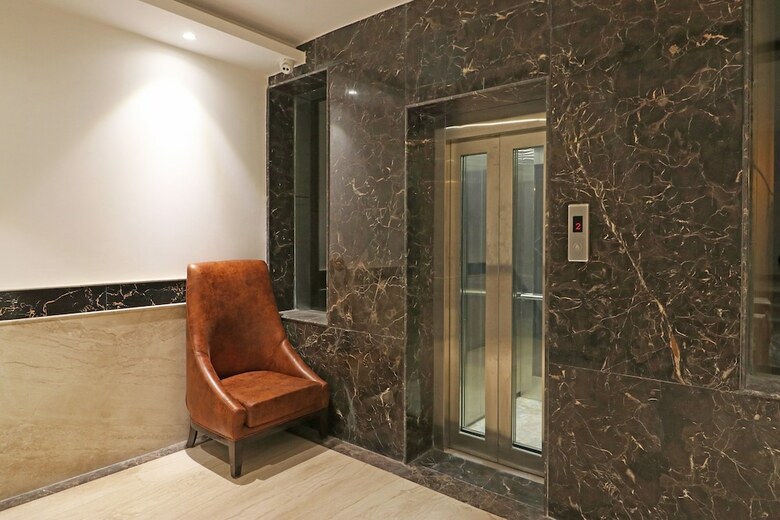Oyo 10824 Hotel Star Suites