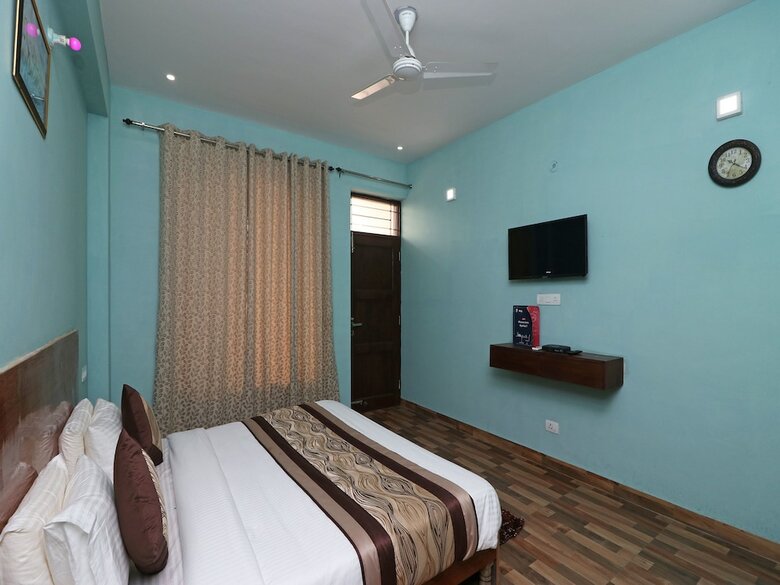 Hotel Oyo 11520 Galaxy Paradise