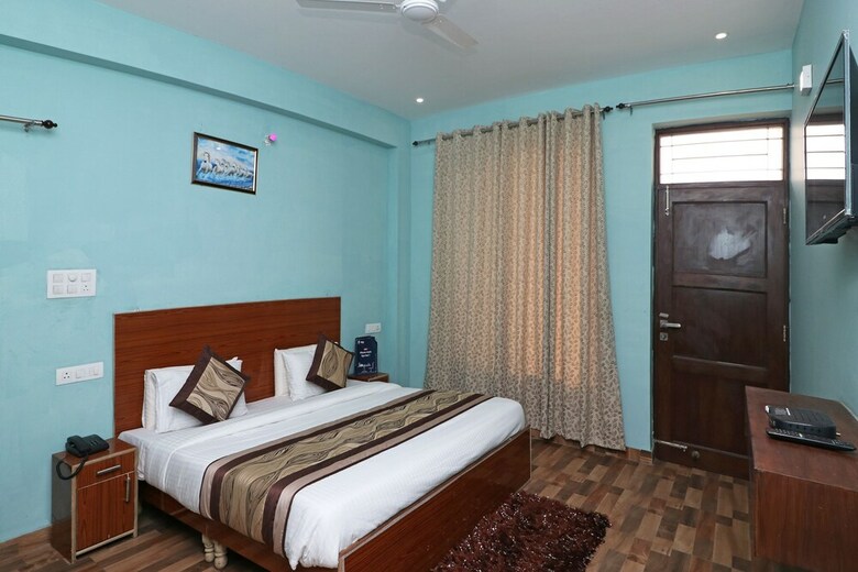 Hotel Oyo 11520 Galaxy Paradise