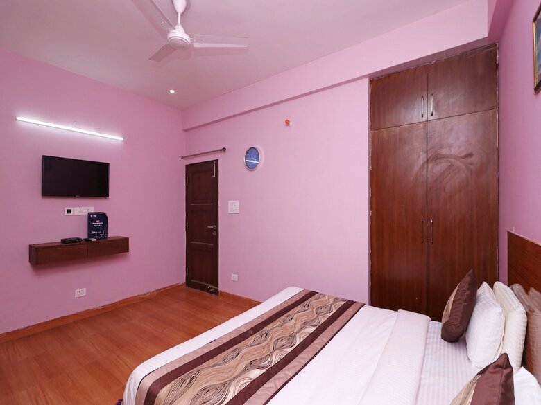 Hotel Oyo 11520 Galaxy Paradise