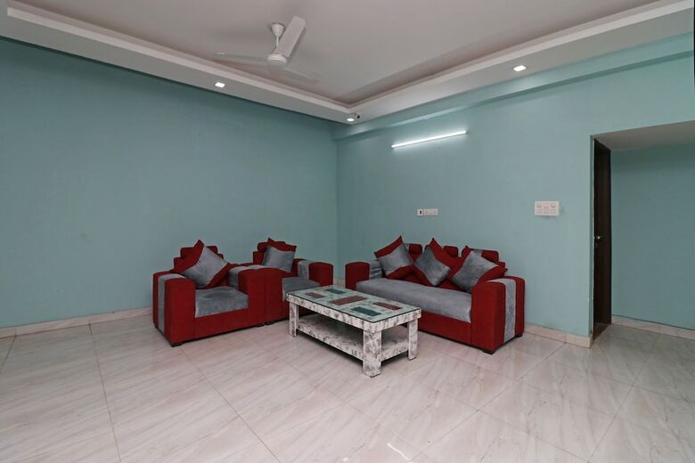 Hotel Oyo 11520 Galaxy Paradise