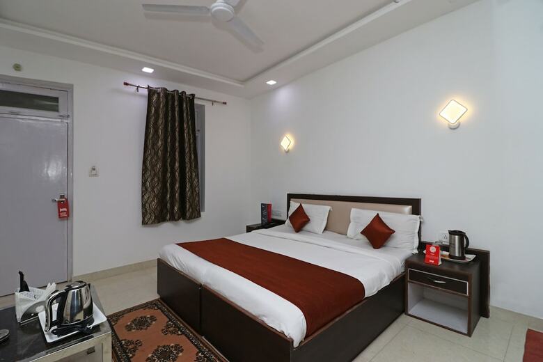 Oyo 11526 Hotel Apollo