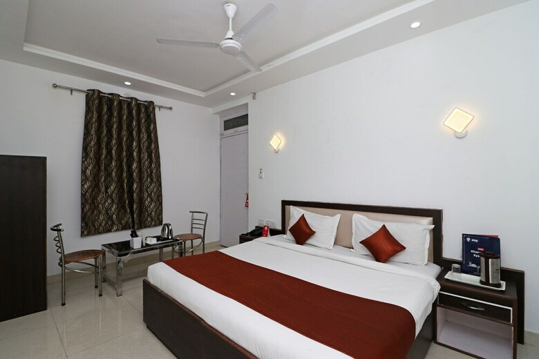 Oyo 11526 Hotel Apollo