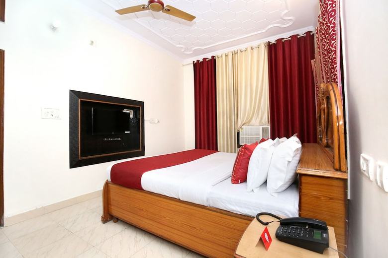Oyo 10539 Hotel Holiday Classic