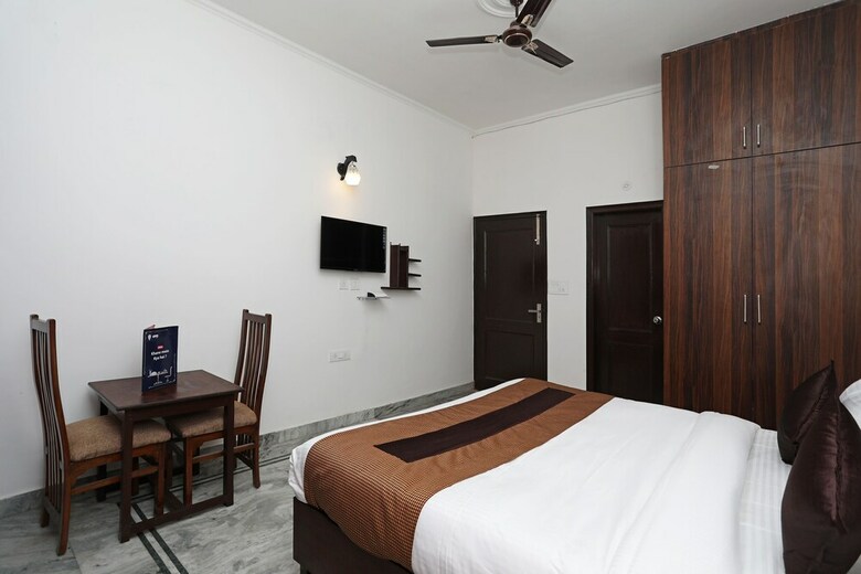 Hotel Oyo 10888 Sector 46