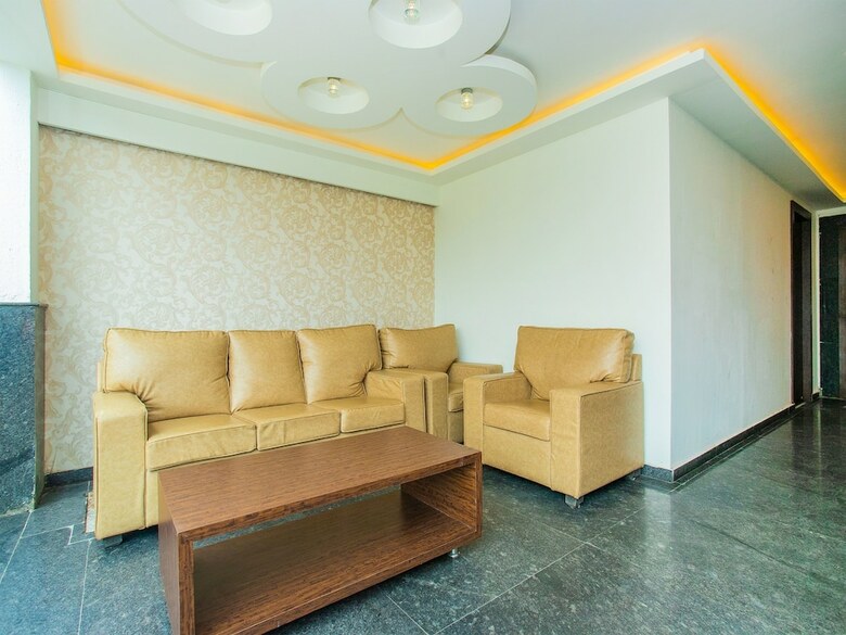 Hotel Oyo 10527 Varcity Golf View