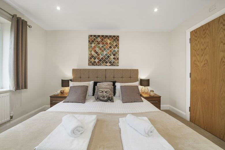 Heathrow Living Serviced Apartments By Ferndale