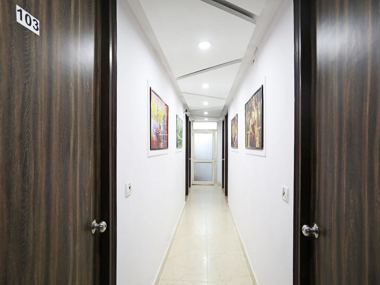 Oyo 10795 Hotel Rs Residency