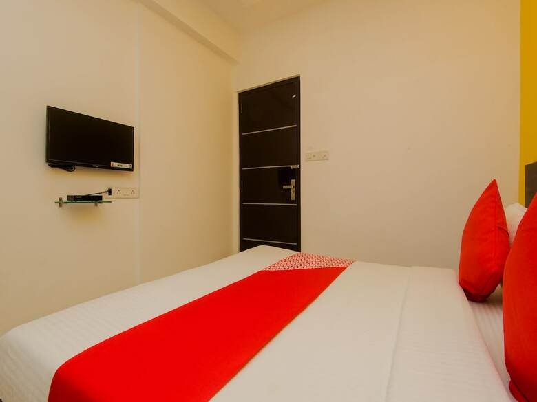 Oyo 11498 Hotel Bliss Executive
