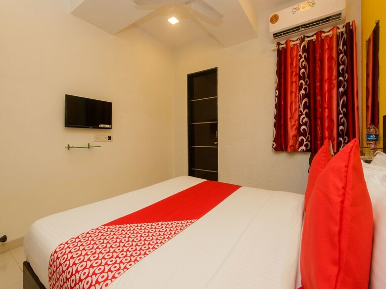 Oyo 11498 Hotel Bliss Executive
