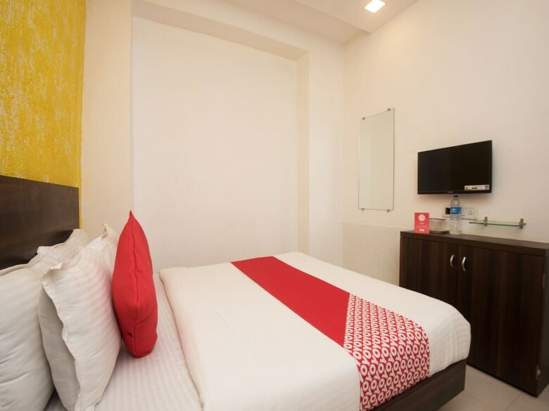 Oyo 11498 Hotel Bliss Executive