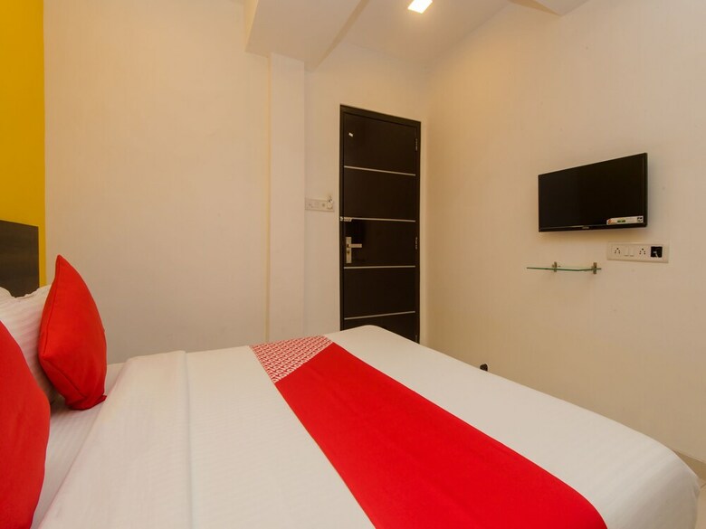 Oyo 11498 Hotel Bliss Executive