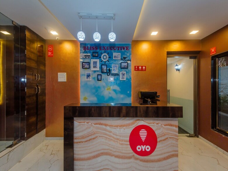 Oyo 11498 Hotel Bliss Executive
