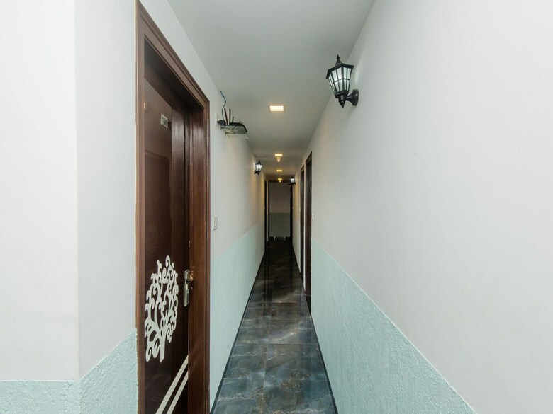 Oyo 11498 Hotel Bliss Executive