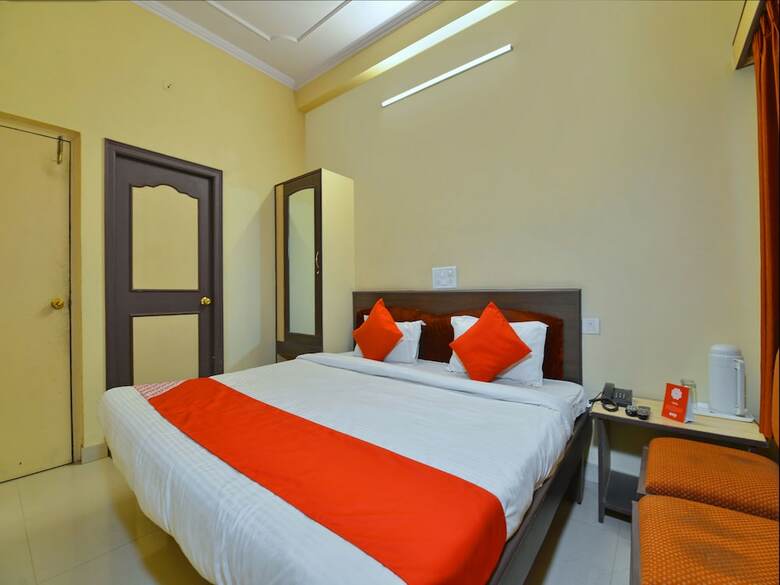 Oyo 11415 Hotel Raj Laxmi