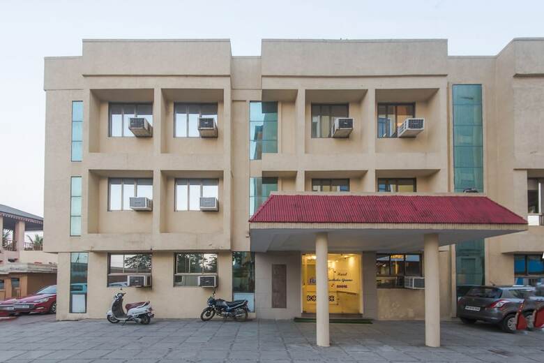 Oyo 10652 Hotel Kushala Green