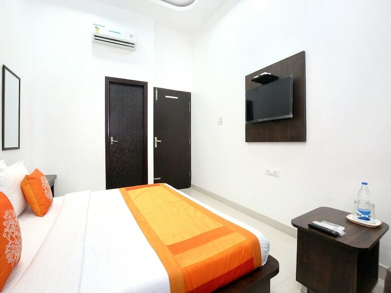 Hotel Oyo 11421 Regal Residency