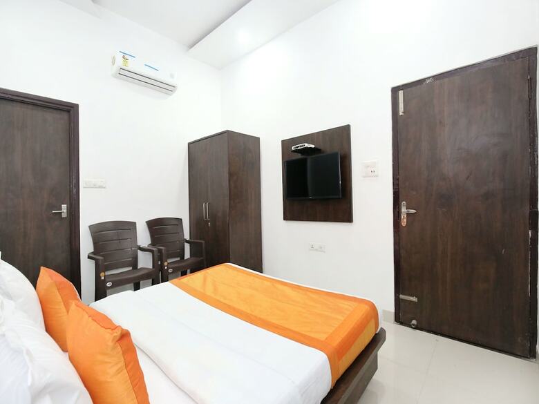 Hotel Oyo 11421 Regal Residency
