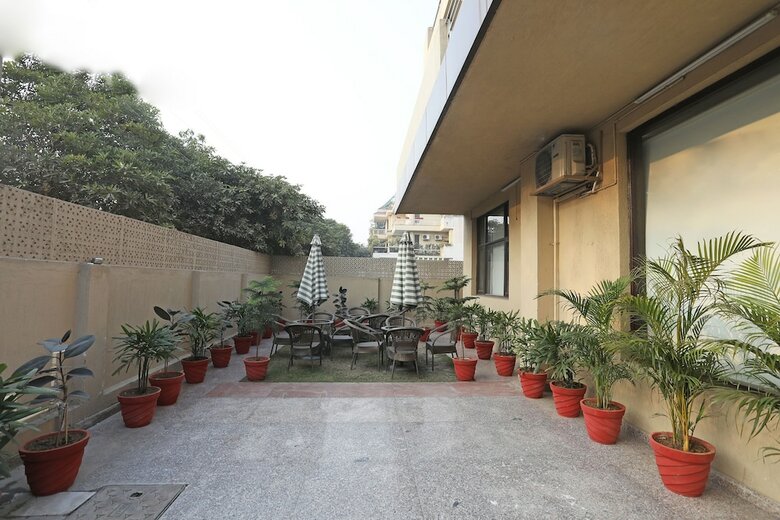 Oyo 11044 Hotel Tulip Suites