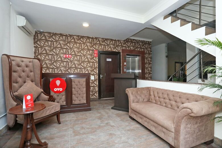 Oyo 11044 Hotel Tulip Suites