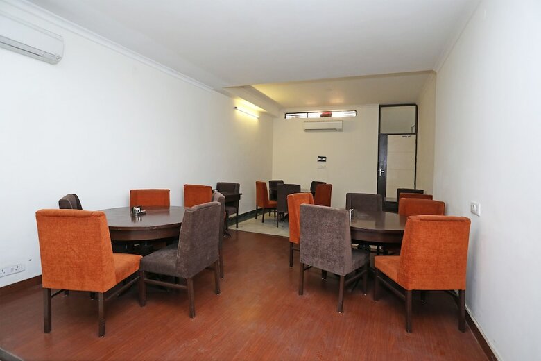 Oyo 11044 Hotel Tulip Suites