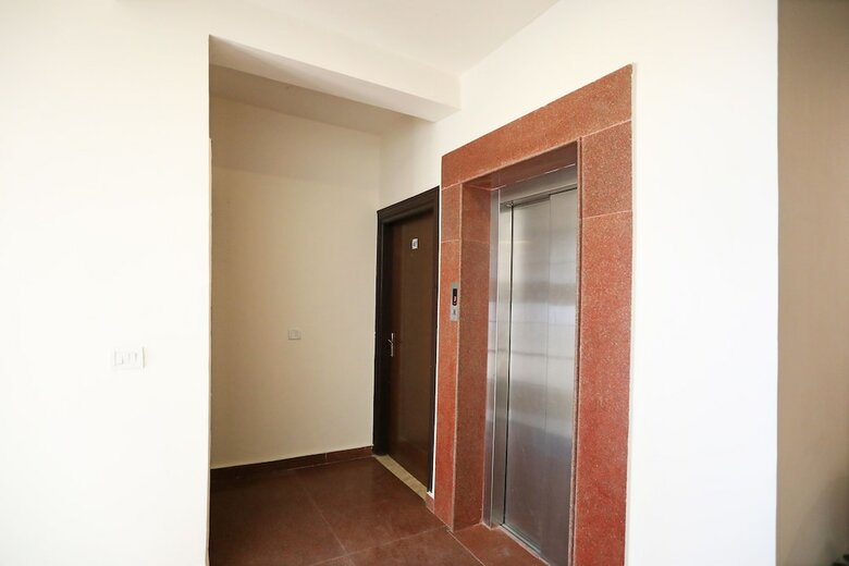 Oyo 11044 Hotel Tulip Suites