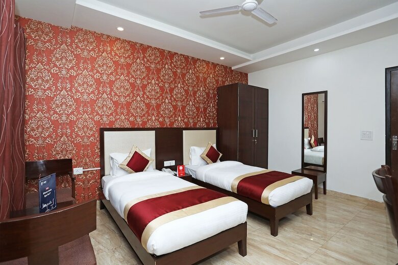 Oyo 11044 Hotel Tulip Suites