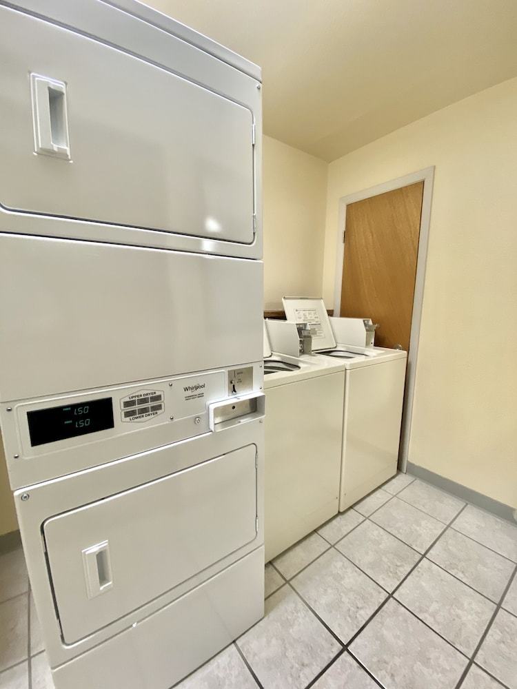 Hotel Super 8 By Wyndham Butte Mt