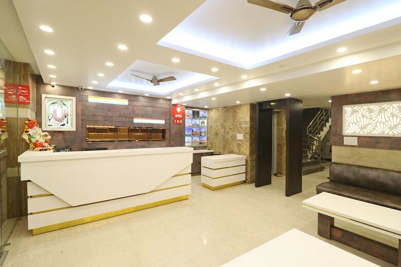 Oyo 11594 Hotel Tvs