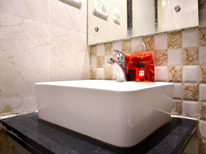 Hotel Oyo 11357 Karol Bagh