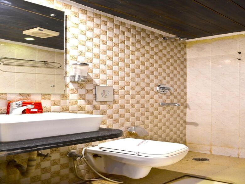 Hotel Oyo 11357 Karol Bagh