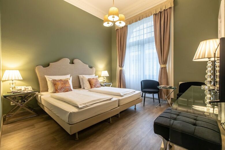 Hotel Monopol - Central Station
