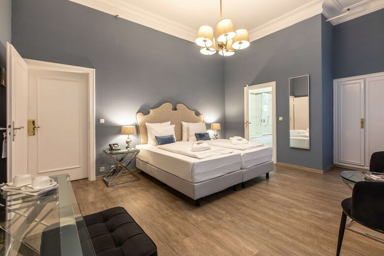 Hotel Monopol - Central Station