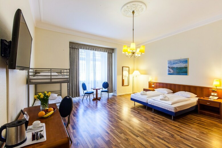 Hotel Monopol - Central Station