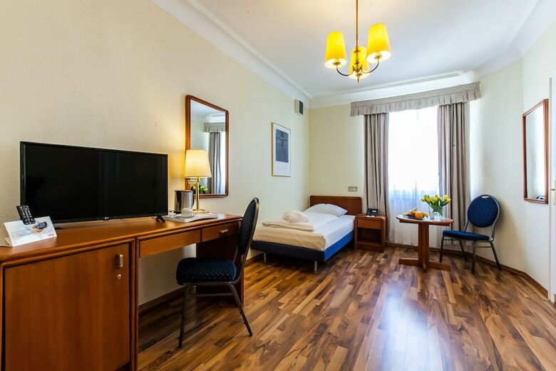 Hotel Monopol - Central Station