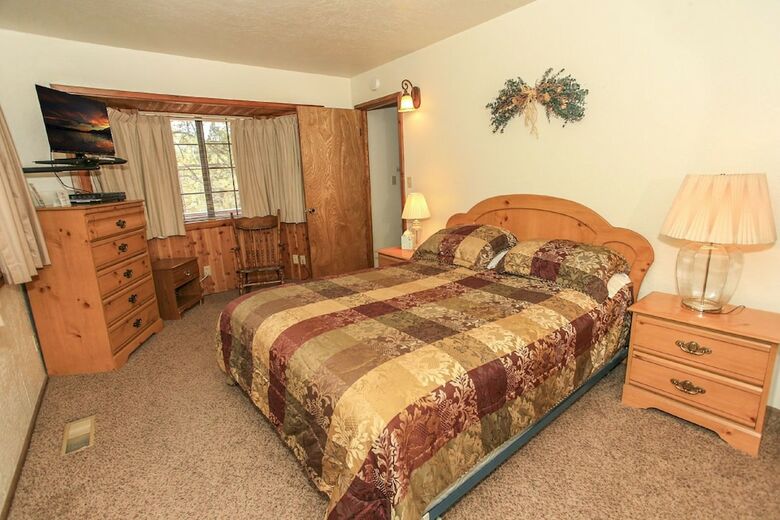 Crater Lake Villa
