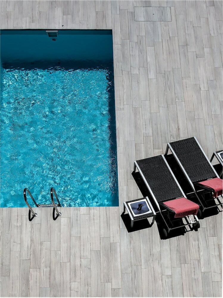 Villa Marathon Blue
