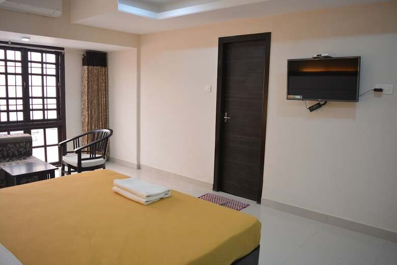 Hotel Sri Guru Inn