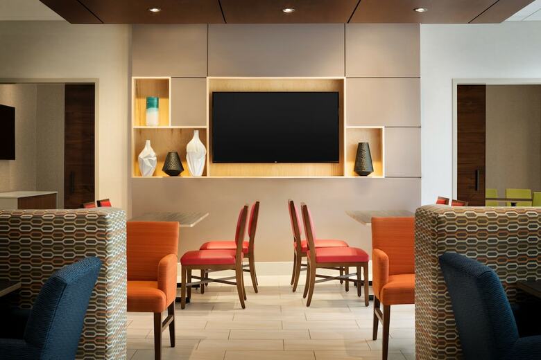 Hotel Holiday Inn Express Calhoun South
