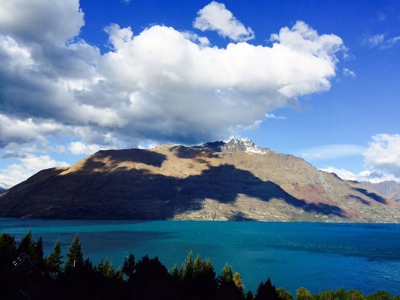 Queenstown Lakeview Holiday Home