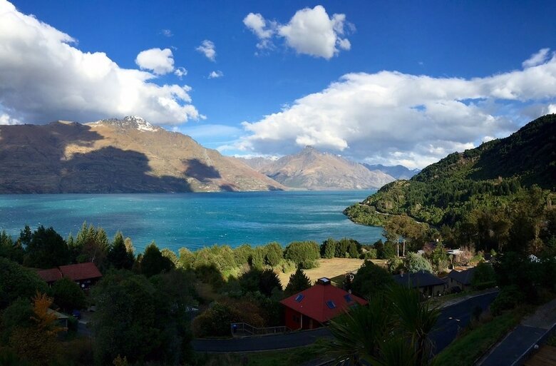 Queenstown Lakeview Holiday Home