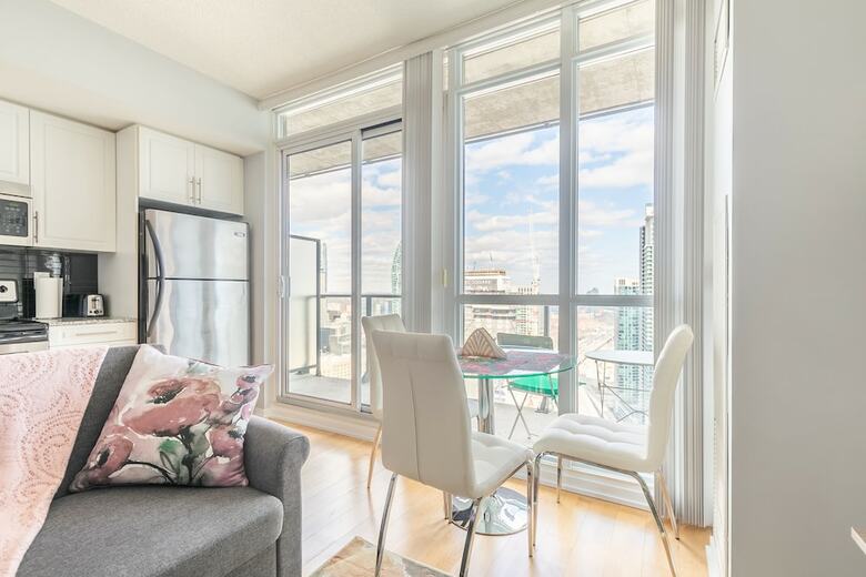 Apartamentos Simply Comfort. Maple Leaf Square
