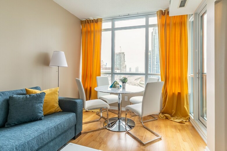 Apartamentos Simply Comfort. Maple Leaf Square