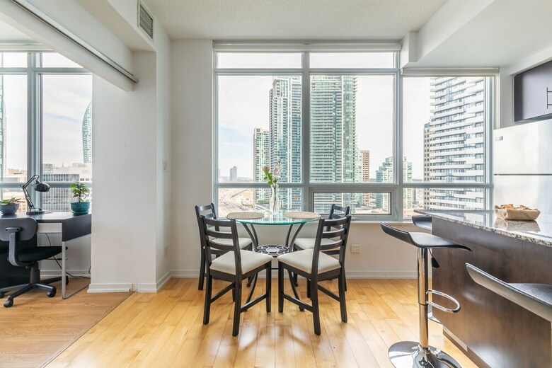 Apartamentos Simply Comfort. Maple Leaf Square