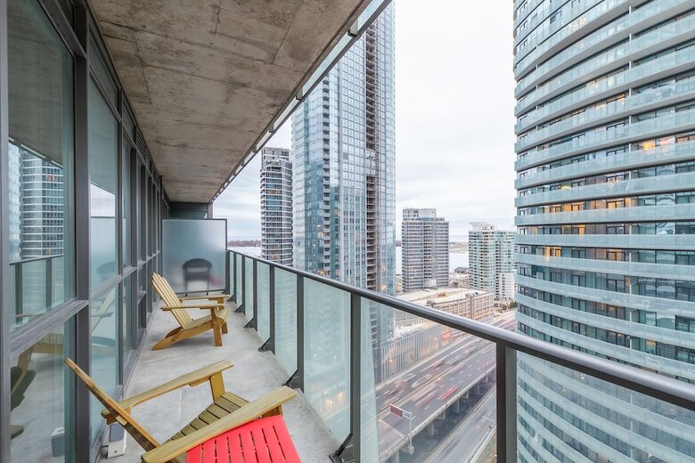 Apartamentos Simply Comfort. Maple Leaf Square