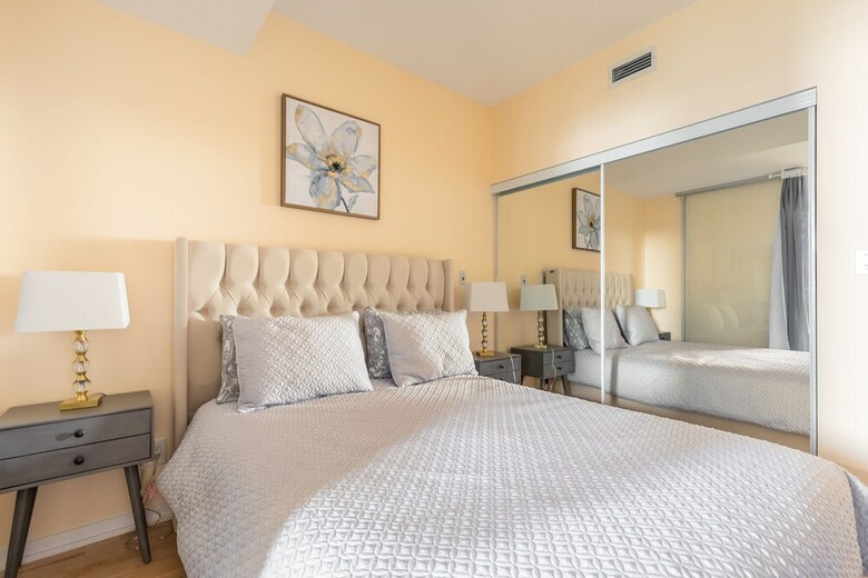 Apartamentos Simply Comfort. Maple Leaf Square