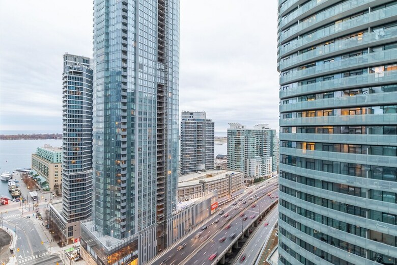 Apartamentos Simply Comfort. Maple Leaf Square